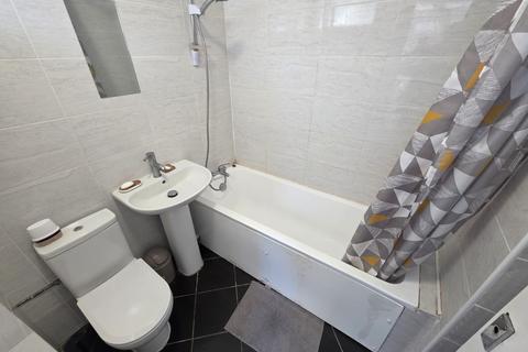 1 bedroom house of multiple occupation to rent, Portland Road, Luton, Bedfordshire