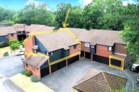 2 bedroom apartment for sale, Heathwood, Tadworth