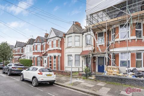 Northcott Avenue, N22