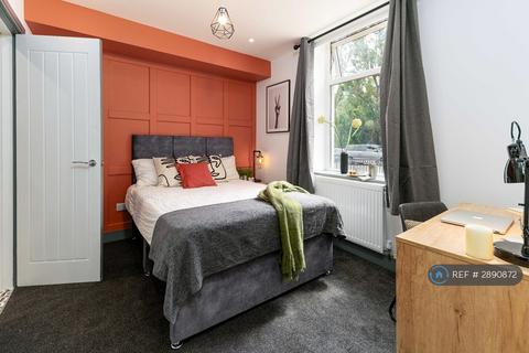 1 bedroom in a house share to rent, Rochdale Road, Bury, BL9