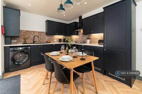 1 bedroom in a house share to rent, Rochdale Road, Bury, BL9