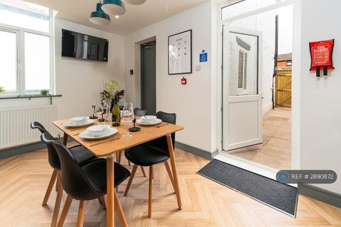 1 bedroom in a house share to rent, Rochdale Road, Bury, BL9