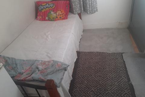 House share to rent, Inwood Road,  HOUNSLOW, TW3
