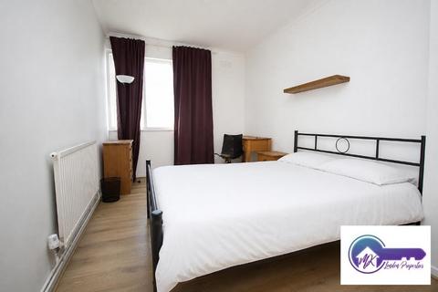 1 bedroom in a flat share to rent, London E14