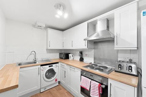 5 bedroom flat to rent, Maxwell Street, Edinburgh, EH10