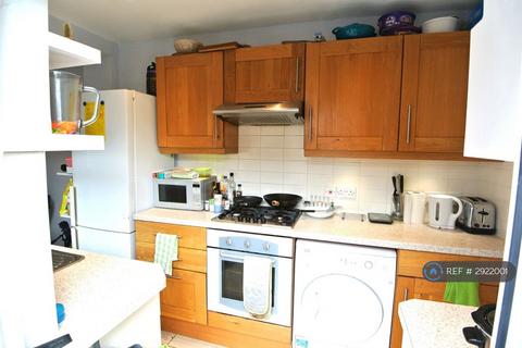 4 bedroom semi-detached house to rent, Drummond Road, Guildford, GU1
