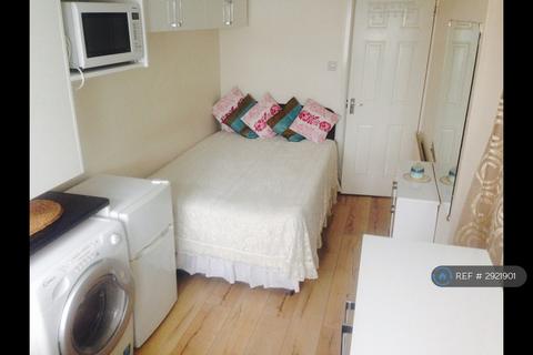 1 bedroom in a house share to rent, Great West Road, Middlesex, TW5