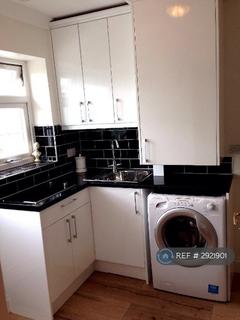 1 bedroom in a house share to rent, Great West Road, Middlesex, TW5
