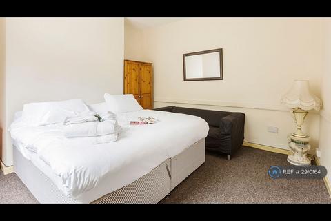 6 bedroom semi-detached house to rent, Edge Lane, Edge Hill, Liverpool, L7