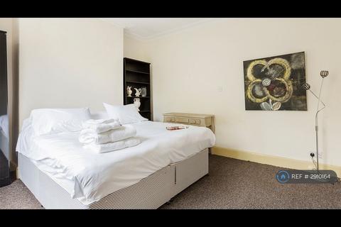 6 bedroom semi-detached house to rent, Edge Lane, Edge Hill, Liverpool, L7