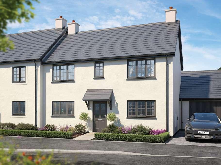 3 bedroom semi-detached house for sale