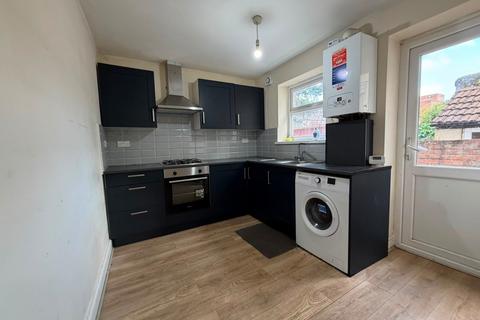 2 bedroom flat to rent, London E12