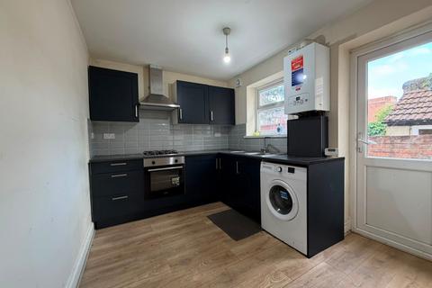 2 bedroom flat to rent, London E12