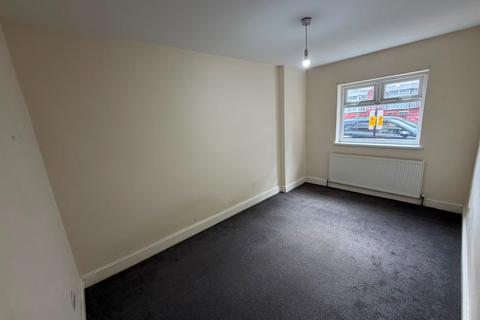 2 bedroom flat to rent, London E12