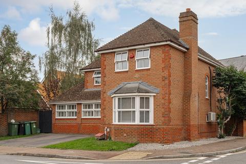 Oakwood Avenue, Epsom