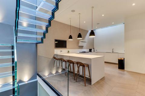 4 bedroom terraced house to rent, Princes Mews, London