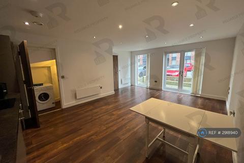 3 bedroom penthouse to rent, Block C, Salford, M5
