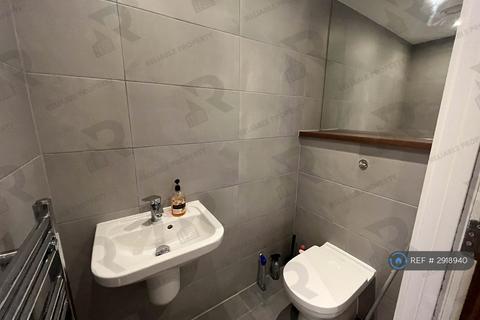 3 bedroom penthouse to rent, Block C, Salford, M5
