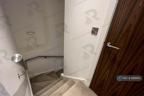 3 bedroom penthouse to rent, Block C, Salford, M5