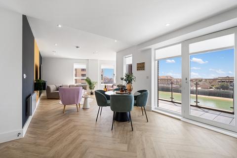 2 bedroom flat for sale, Plot E-04-09 at Wharf Twenty One, Brighton Road BN43