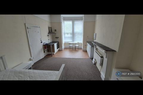1 bedroom in a house share to rent, Worthing Road, Southsea, PO5
