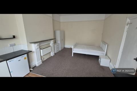 1 bedroom in a house share to rent, Worthing Road, Southsea, PO5