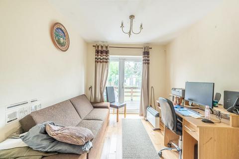 2 bedroom flat to rent, Torbay Road, Harrow, HA2