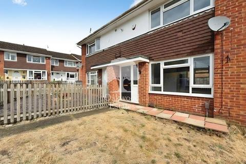 2 bedroom terraced house to rent, Radcot Close, Maidenhead SL6