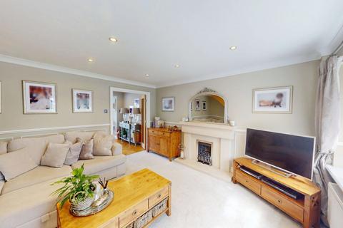 3 bedroom semi-detached house to rent, Hindley Road, Westhoughton, BL5