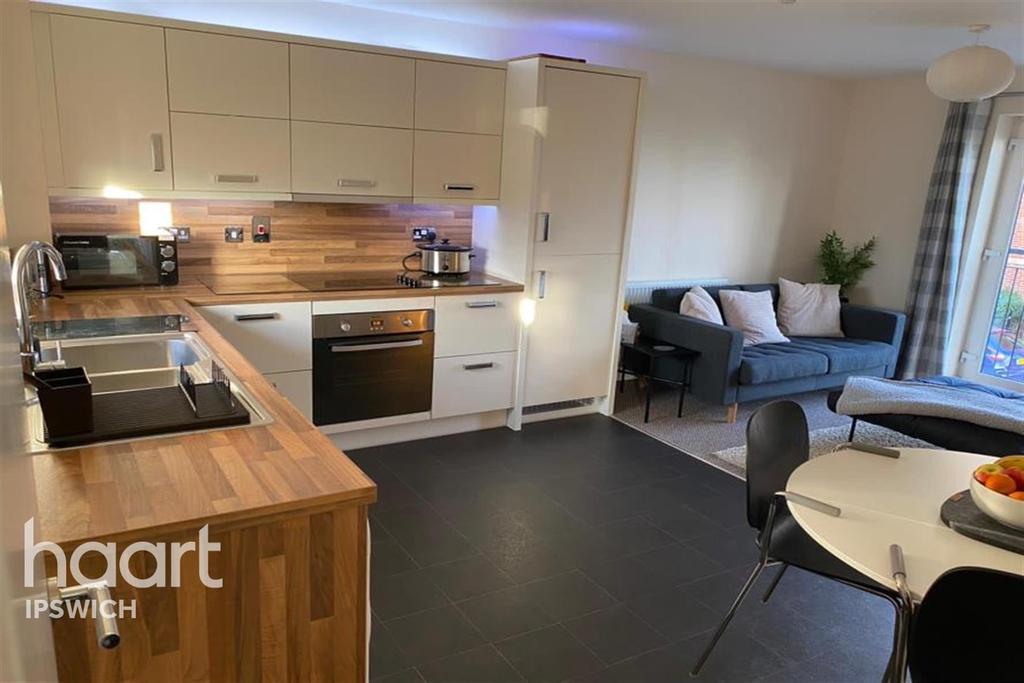 Old Fort Road, Felixstowe 2 bed £795 pcm (£183 pw)