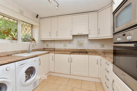 2 bedroom detached bungalow for sale, Papion Grove, Chatham ME5
