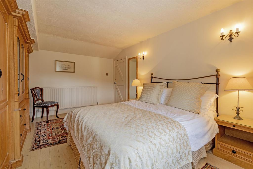 Bedroom 1-2.jpg