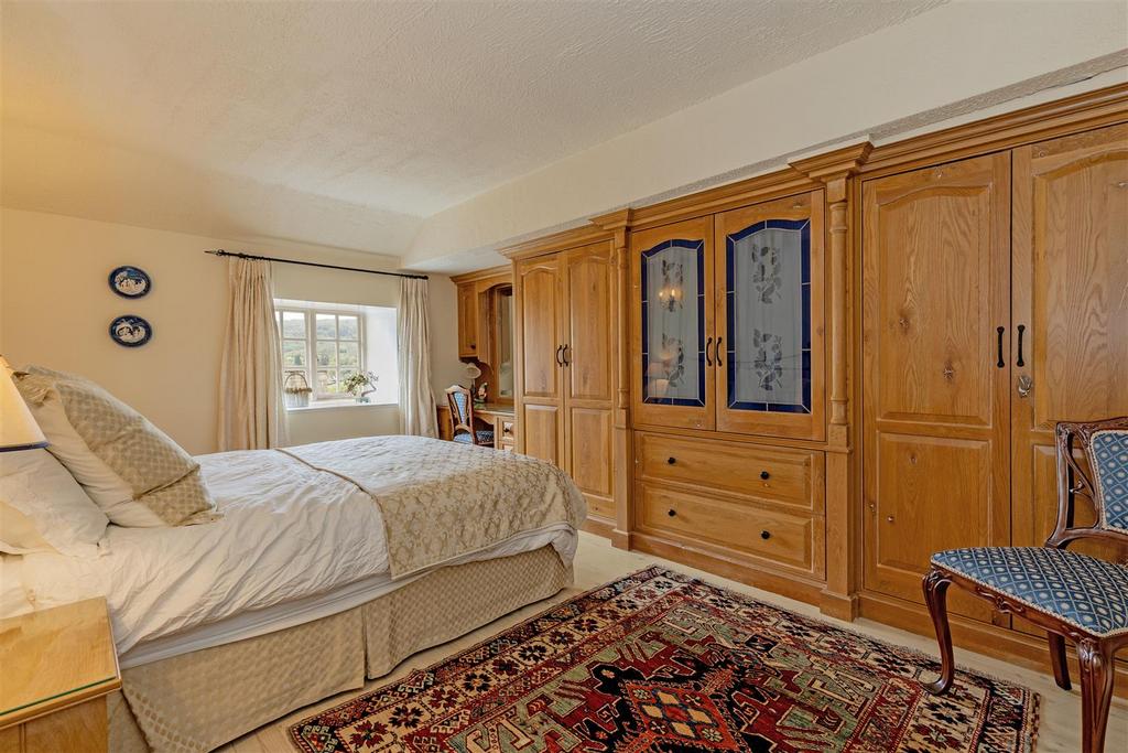 Bedroom 1-1.jpg