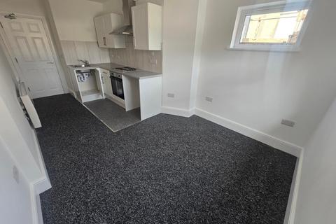 1 bedroom flat to rent, Abbey Road, Torquay TQ2