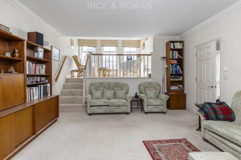undefined, High Road, West Byfleet KT14