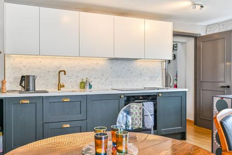 2 bedroom flat for sale, West Smithfield, City, London, EC1A
