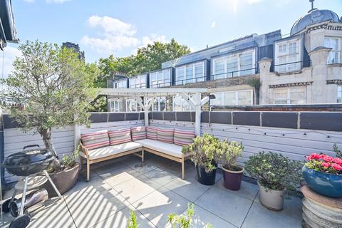 2 bedroom flat for sale, West Smithfield, City, London, EC1A