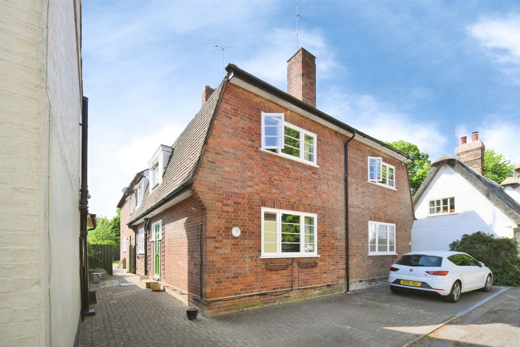 5 bedroom semi-detached house for sale
