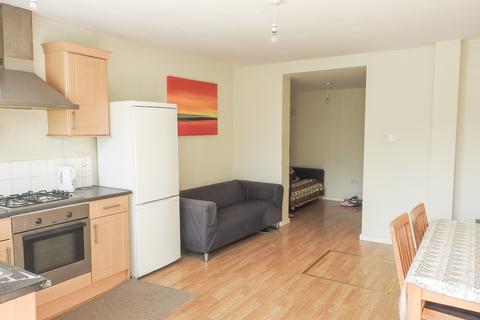2 bedroom flat to rent, Fitzstephen Road, Dagenham, RM8 2YJ, UK