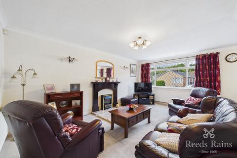 2 bedroom bungalow for sale, Fenay Lea Drive, Huddersfield HD5