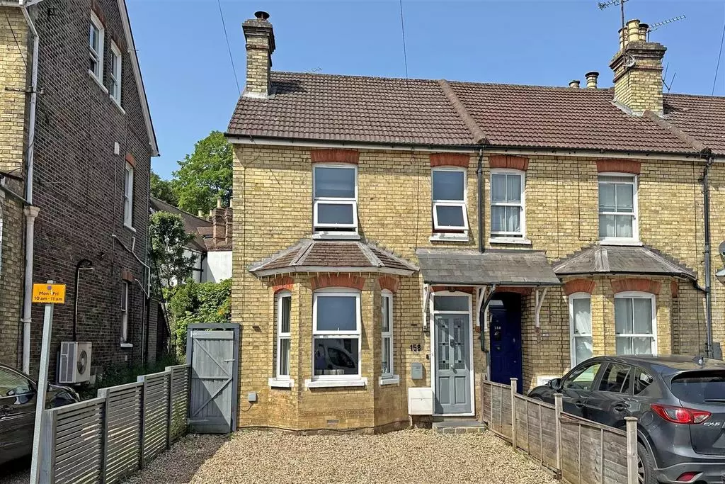 R*様 house on the hill ロンパース　80 yellow fl Garlands Road, Redhill 2 bed end of terrace house for sale - £440,000