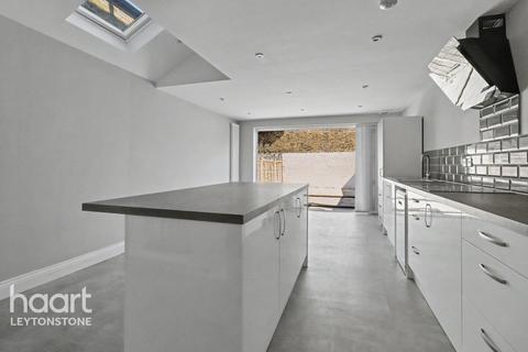 4 bedroom terraced house for sale, Selby Road, London