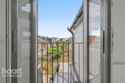 4 bedroom terraced house for sale, Selby Road, London