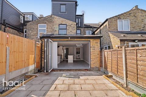 4 bedroom terraced house for sale, Selby Road, London