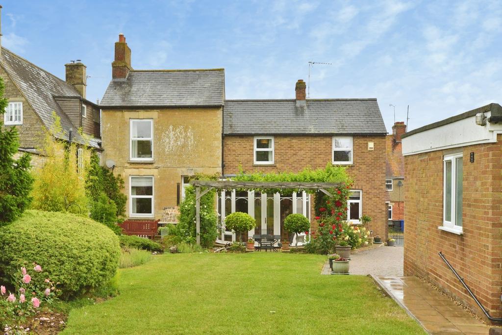 4 bedroom semi-detached house for sale