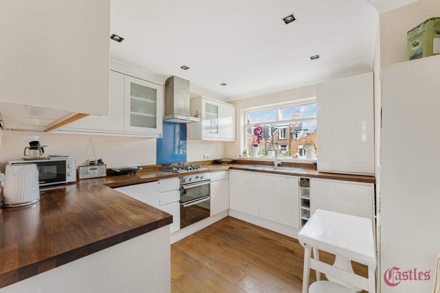 Apartment in Hornsey - View 2