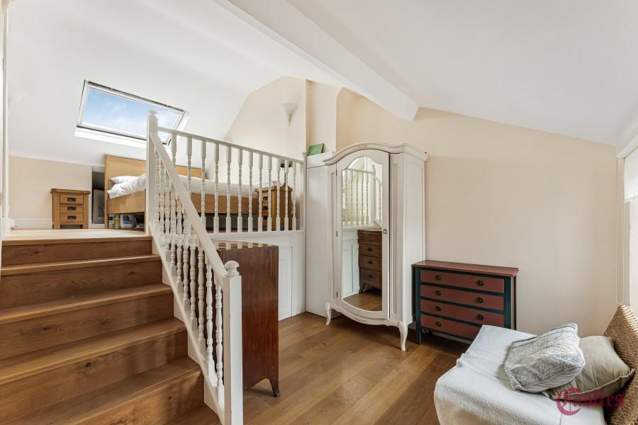 Apartment in Hornsey - View 4