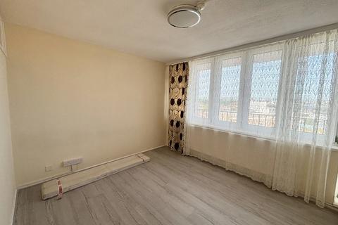 4 bedroom flat to rent, Jim Griffiths House, London, London, London, SW6