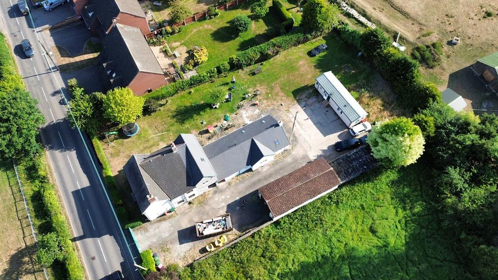 6 bedroom detached house for sale