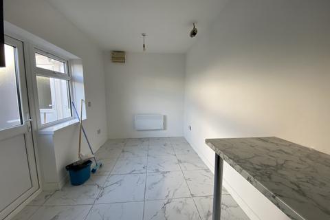 Studio to rent, Vicarage Road, Oldbury B68